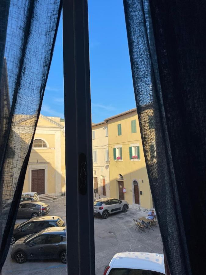 Bhr - Appartamento Dell'Anfiteatro Spoleto Bagian luar foto