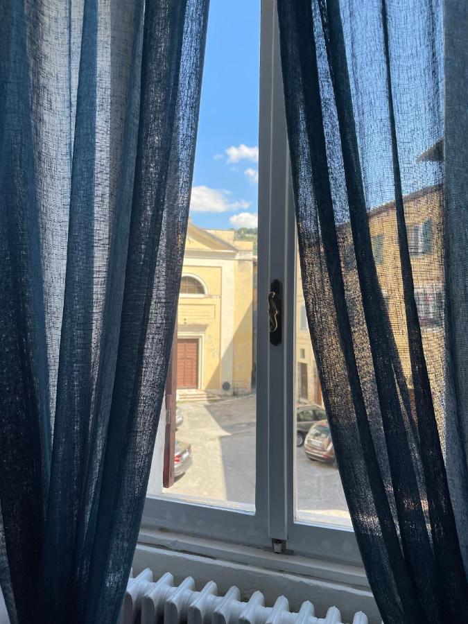 Bhr - Appartamento Dell'Anfiteatro Spoleto Bagian luar foto